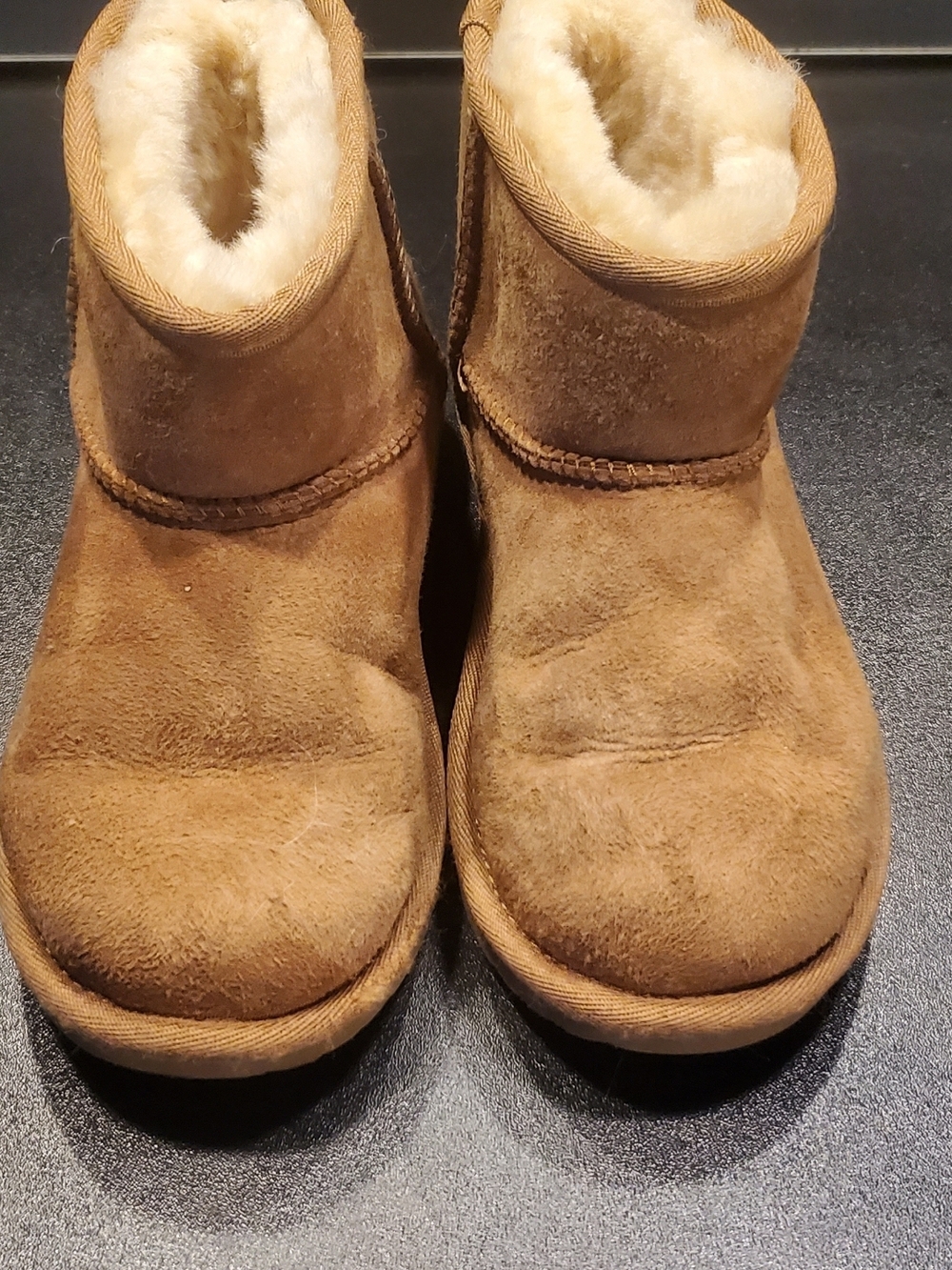 UGG Classic Mini II Chestnut Big Kids Boot Size 1   